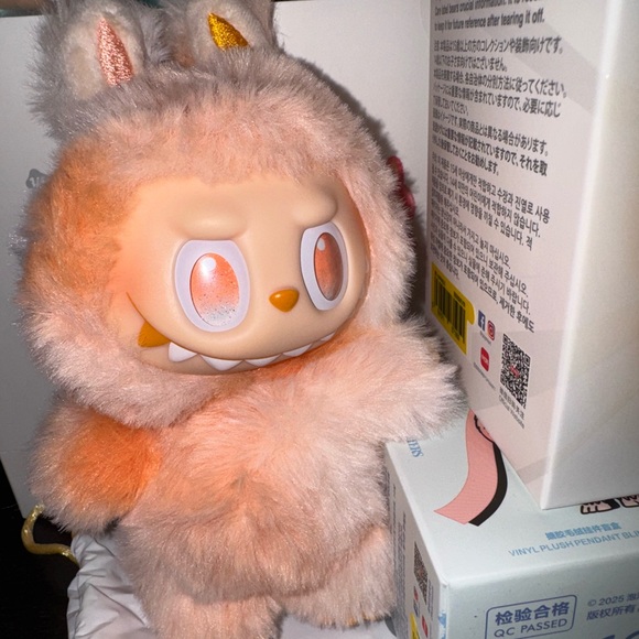 Labubu Happiness Big Into Energy (Authentic) - Picture 4 of 15